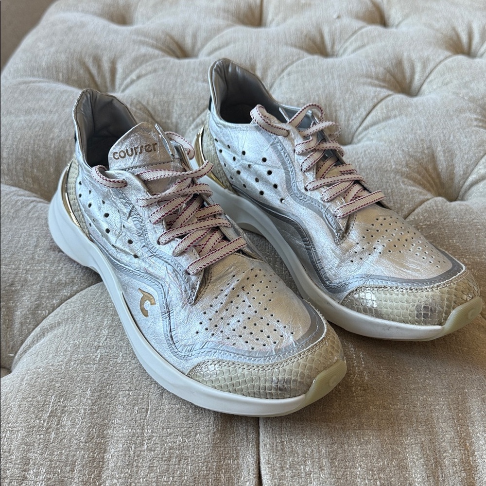 Women’s size 9.5 Courser‎ Uno sneaker Silver